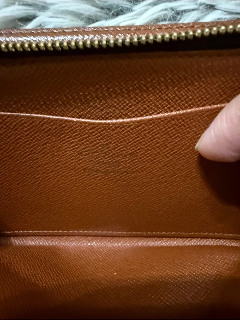 Louis Vuitton Monogram Zip Around Vintage Wallet - Picture 10 of 14